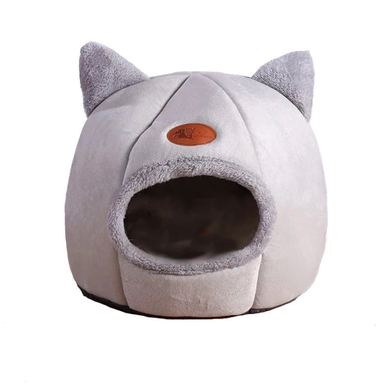 Cat bed with comfort for deep winter sleep