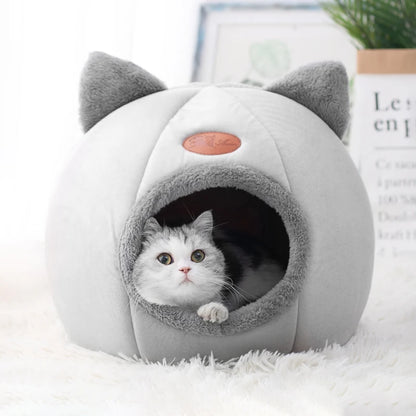 Cat bed with comfort for deep winter sleep