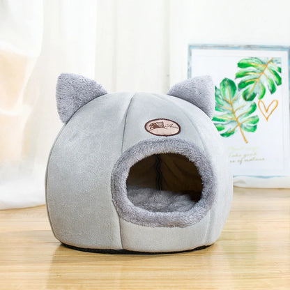 Cat bed with comfort for deep winter sleep