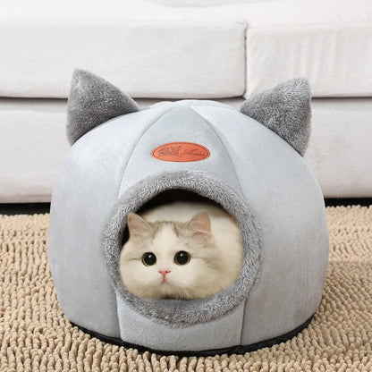 Cat bed with comfort for deep winter sleep