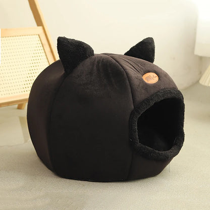 Cat bed with comfort for deep winter sleep