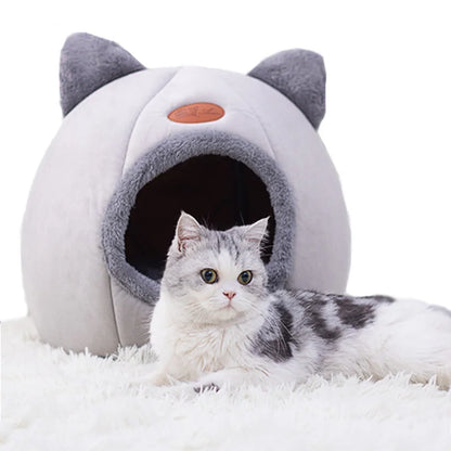 Cat bed with comfort for deep winter sleep
