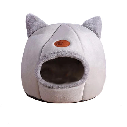Cat bed with comfort for deep winter sleep