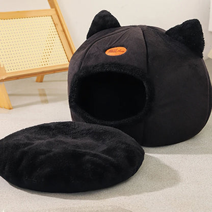 Cat bed with comfort for deep winter sleep